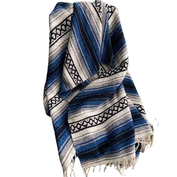 Aztec Pattern Design Throw Rug Blanket Unmarked - Picture 2 of 8